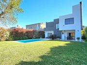 VENTA CASA 4 AMB PILETA AMOBLADA HARAS M. VICTORIA