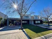 VENTA CASA 4 AMB + PILETA + GIMNASIO EN SAN BENITO