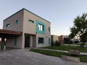 Venta Casa 4 ambientes, 3 dormitorios, 3 Baños y Garage...