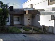 Venta, Casa 4 ambientes a refaccionar sobre lote propio...