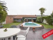 VENTA CASA 4 AMBIENTES APTA CREDITO C/ PISCINA, QUINCHO...