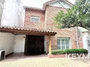 VENTA CASA 4 AMBIENTES CARAPACHAY, CON JARDIN Y...