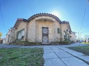 VENTA CASA 4 AMBIENTES C/COCHERA BERNAL OESTE