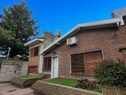 VENTA CASA 4 AMBIENTES. COCHERA. PATIO. QUILMES O