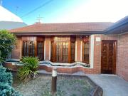 VENTA CASA 4 AMBIENTES COCHERA Y JARDIN QUILMES