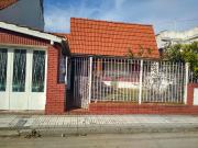 VENTA CASA 4 AMBIENTES CON COCHERA BANFIELD