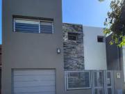 VENTA CASA 4 AMBIENTES CON COCHERA EN QUILMES