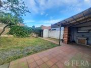 Venta casa 4 ambientes con cochera y fondo libre en...