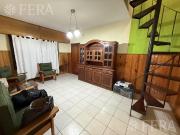 Venta casa 4 ambientes con cochera y jardín en Quilmes