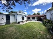 Venta casa 4 ambientes con cochera y jardín en Wilde