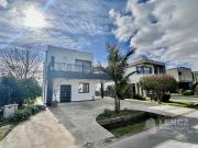 Venta Casa 4 ambientes con Cocheras, Piscina, Jardin,...