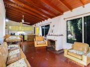 Venta casa 4 ambientes con entrada de auto, amplio...