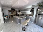 Venta casa 4 ambientes con galería, quincho y piscina en...