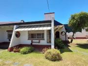 VENTA CASA 4 AMBIENTES CON GRAN PARQUE