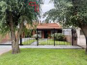 VENTA Casa 4 ambientes con gran parque en Colinas de...