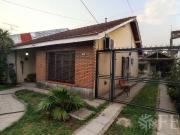 Venta casa 4 ambientes con jardín, cochera y quincho en...