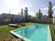Venta Casa 4 ambientes con jardín, pileta, cochera