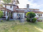 Venta casa 4 ambientes con jardin y cochera en Villa Gesell