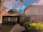 VENTA CASA 4 AMBIENTES CON PARQUE