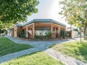 Venta casa 4 ambientes con patio, parrila y cochera en...