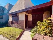 VENTA CASA 4 AMBIENTES CON PATIO Y COCHERA