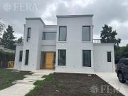 Venta casa 4 ambientes con piscina en Barrio Las...