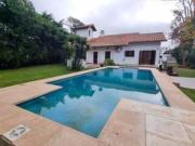 VENTA Casa 4 ambientes con PISCINA, GRAN PARQUE y...