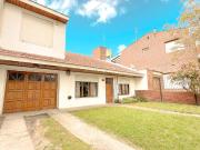 venta casa 4 ambientes + departamento Los Pinares