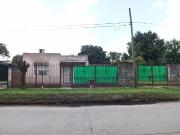 VENTA CASA 4 AMBIENTES EN LONGCHAMPS CON LOTE