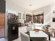 VENTA CASA 4 AMBIENTES JARDIN PARRILLA COCHERA