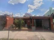 VENTA CASA 4 AMBIENTES MERLO CENTRO