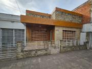 VENTA CASA 4 AMBIENTES MERLO PARQUE Y COCHERA