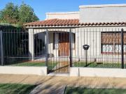 Venta casa 4 ambientes Pilar centro con pileta!