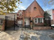 VENTA CASA 4 AMBIENTES QUILMES CENTRO CON PATIO Y PILETA