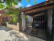 VENTA CASA 4 AMBIENTES V SARMIENTO COCHERA PATIO