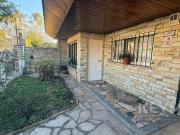 Venta Casa 4 ambientes Villa Adelina con gran fondo...