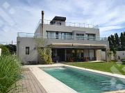 Venta Casa 4 dorm. c/ piscina Neuquen