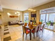 VENTA CASA 4 DORM NUEVO POETA LUGONES