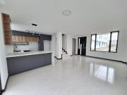 Venta Casa en Conjunto, 4dorm. Salida Indep. a La Calle,...