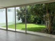 VENTA CASA 4 DORMITORIOS, CADA UNO CON BAÑO, EN CUMBAYA