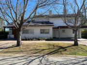 Venta Casa 4 dormitorios con amplio jardín y piscina...