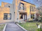 Venta Casa 4 dormitorios con jardín parquizado y piscina...