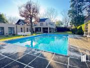 Venta Casa 4 dormitorios con jardín parquizado y piscina...