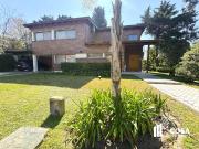 Venta Casa 4 dormitorios con jardín y piscina Cielo...