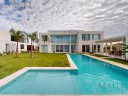 Venta Casa 4 Dormitorios en La Berlina Diseño Moderno y...