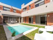 VENTA CASA 4 DORMITORIOS, PARQUE, QUINCHO Y PILETA