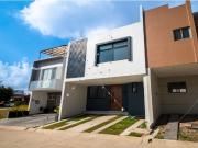 Venta casa 4 recámaras en Capital Norte Coto Pontevedra...