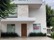 Venta Casa recamara planta baja Lomas de Angelopolis...