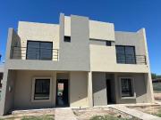 VENTA CASA 4AMB B° SPRINGPARK PILAR KM51 ESTRENAR