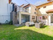 Venta casa 5 Amb. C/ cochera y parque en Haedo